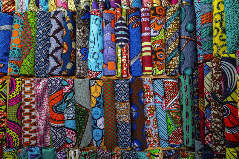 Rouleaux de pagnes wax colorés